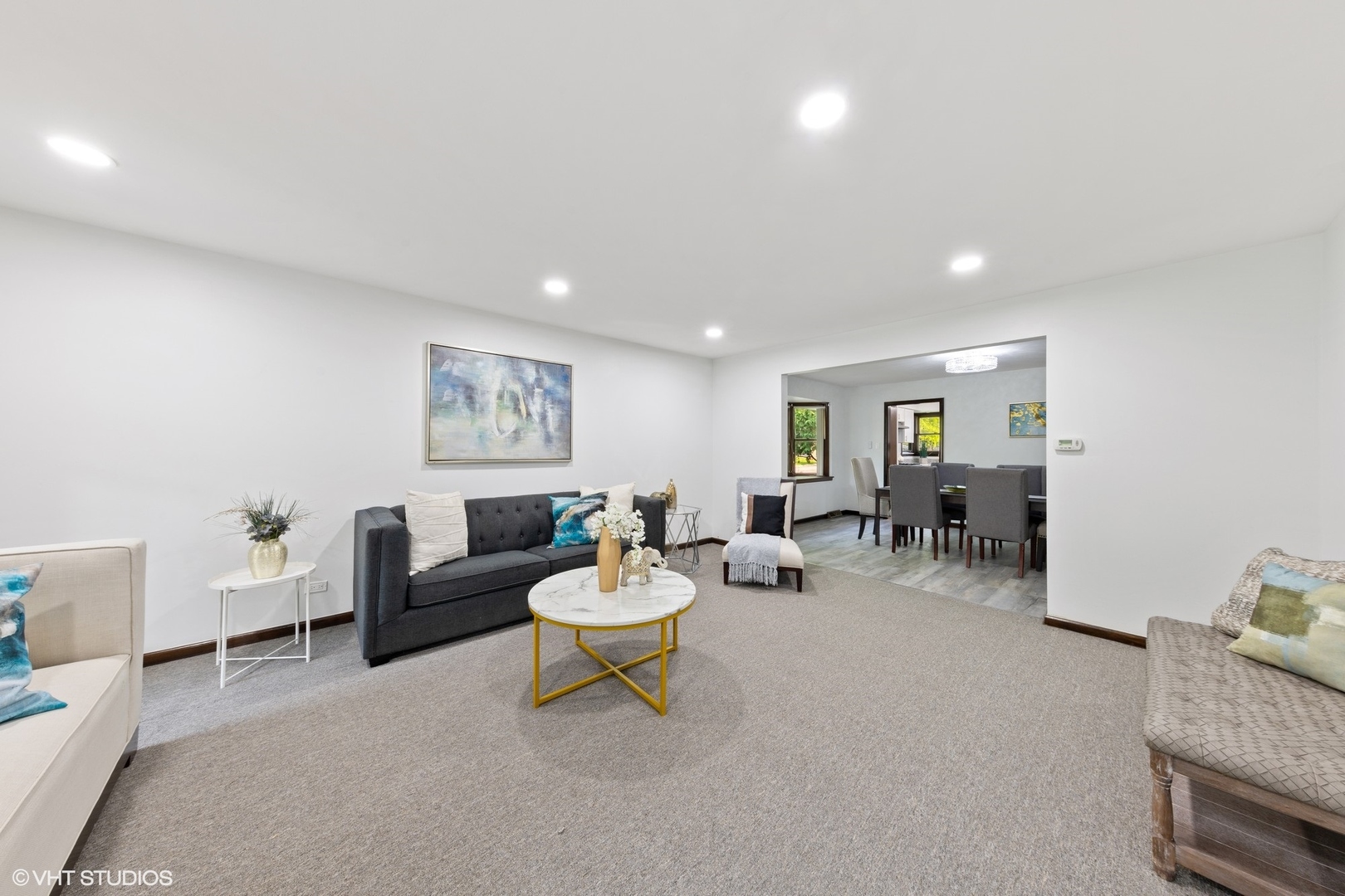 902 Maple Road Flossmoor, IL 60422 - Photo 5 of 27 a living room with furniture and a table
