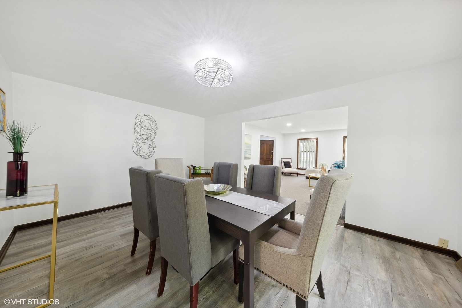 902 Maple Road Flossmoor, IL 60422 - Photo 6 of 27 a view of a dining room with furniture and wooden floor