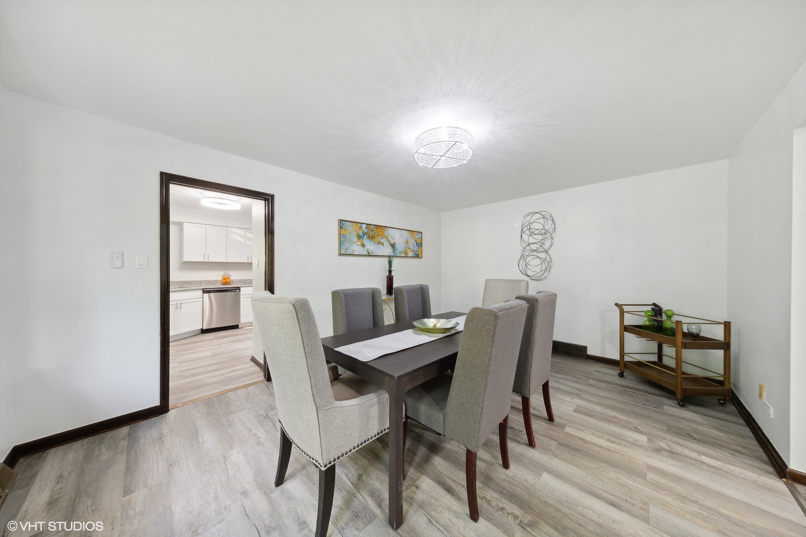 902 Maple Road Flossmoor, IL 60422 - Photo 7 of 27 a view of a dining room with furniture and wooden floor