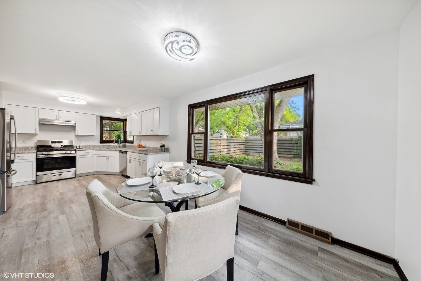 902 Maple Road Flossmoor, IL 60422 - Photo 8 of 27 a dining room with furniture and window