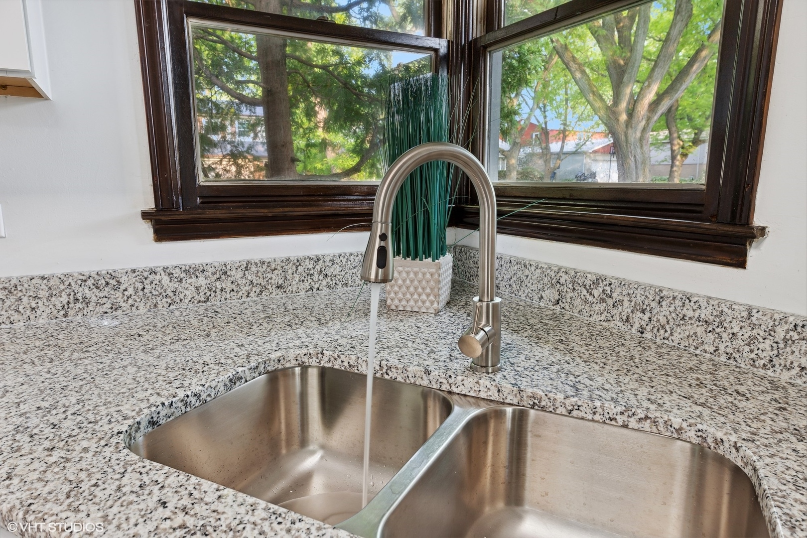 902 Maple Road Flossmoor, IL 60422 - Photo 10 of 27 a close view of sink and window