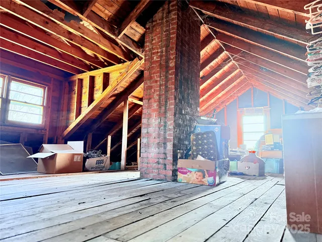 a view of entryway of the house