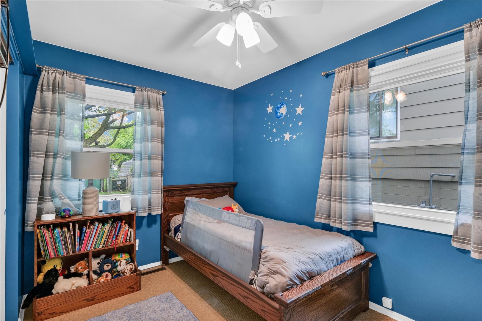 2603 Trafalgar Square Champaign, IL 61821 - Photo 18 of 32 a bedroom with a bed and a window