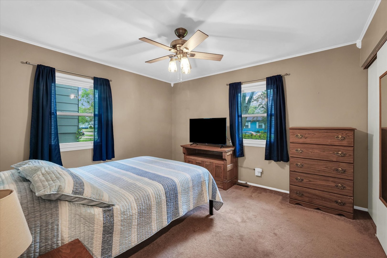 2603 Trafalgar Square Champaign, IL 61821 - Photo 22 of 32 a bedroom with a bed and a flat screen tv