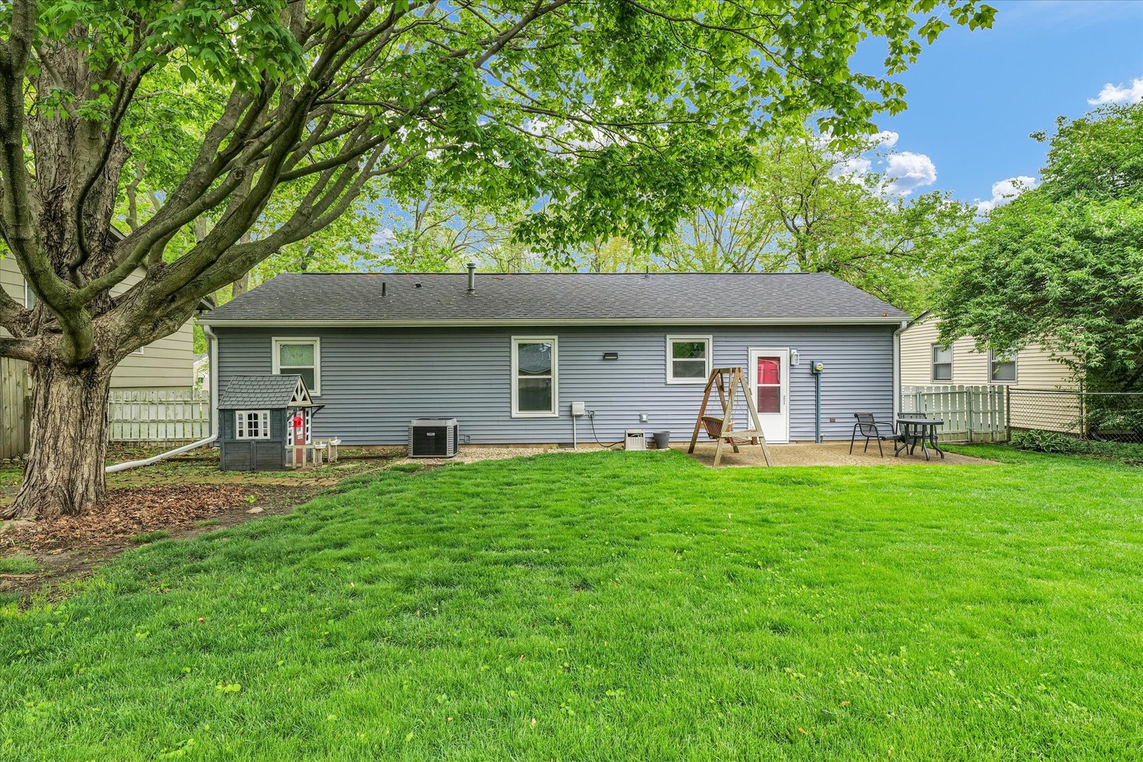 2603 Trafalgar Square Champaign, IL 61821 - Photo 27 of 32 a front view of house with yard and green space