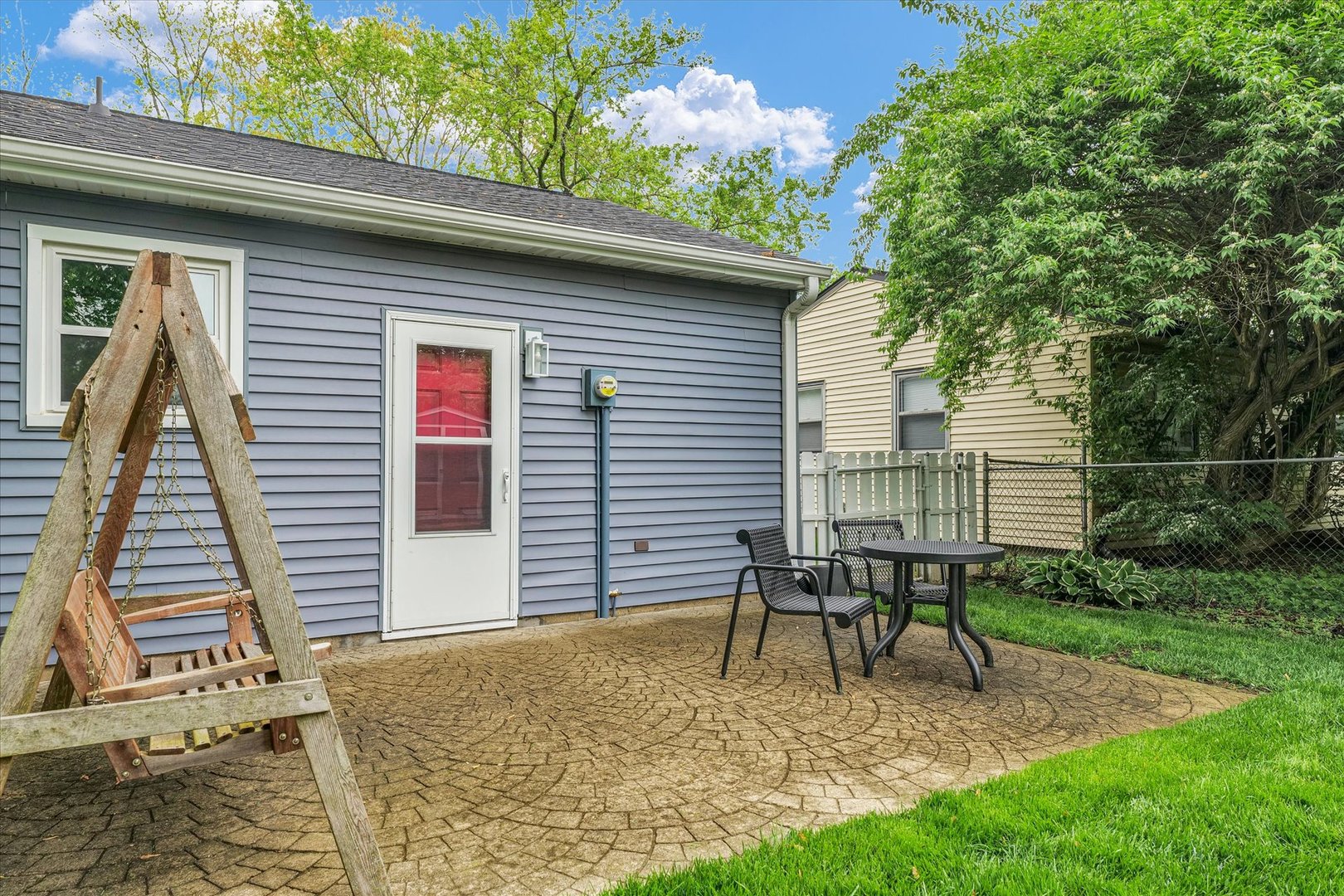 2603 Trafalgar Square Champaign, IL 61821 - Photo 30 of 32 a house view with a seating space