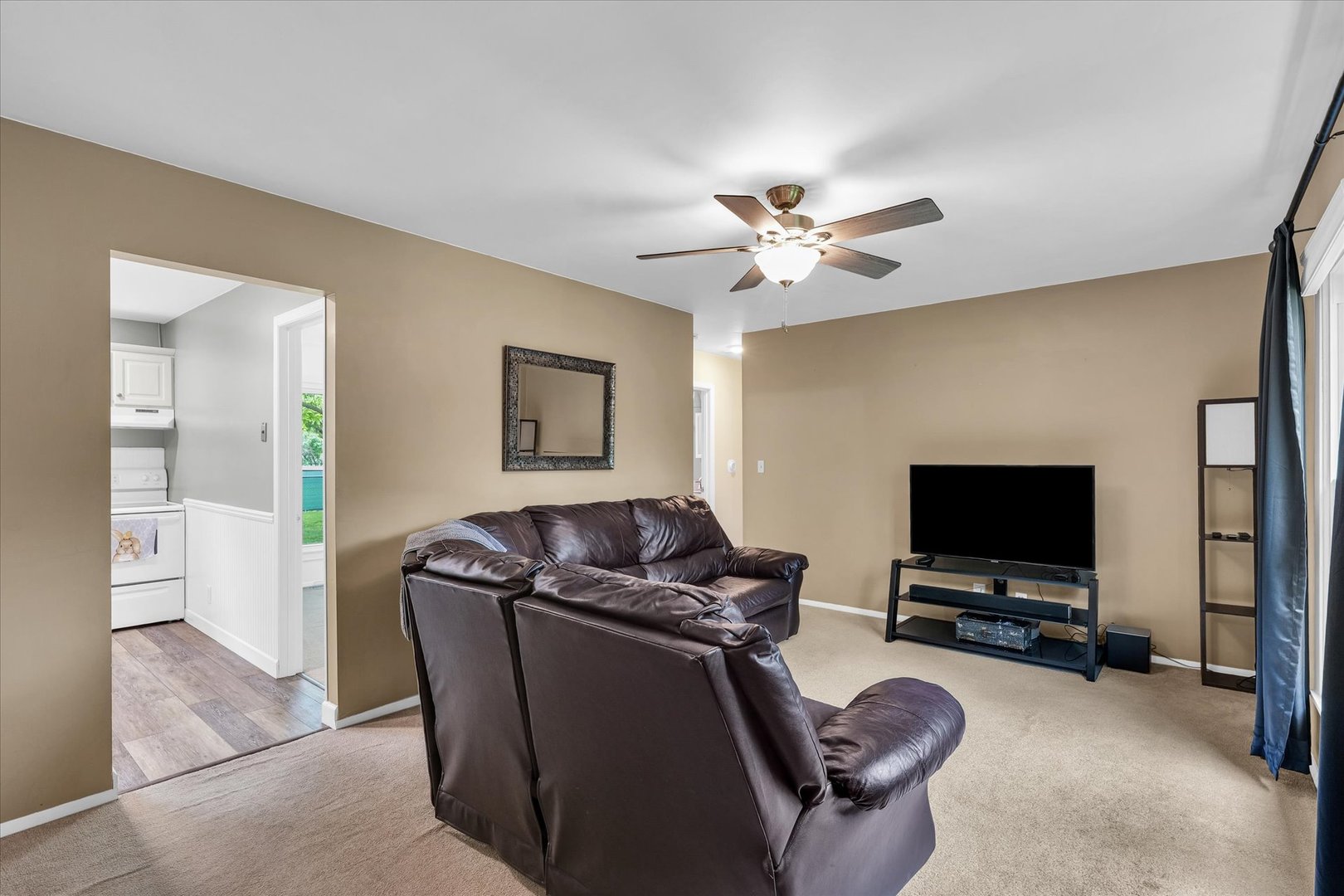 2603 Trafalgar Square Champaign, IL 61821 - Photo 6 of 32 a living room with furniture and a flat screen tv