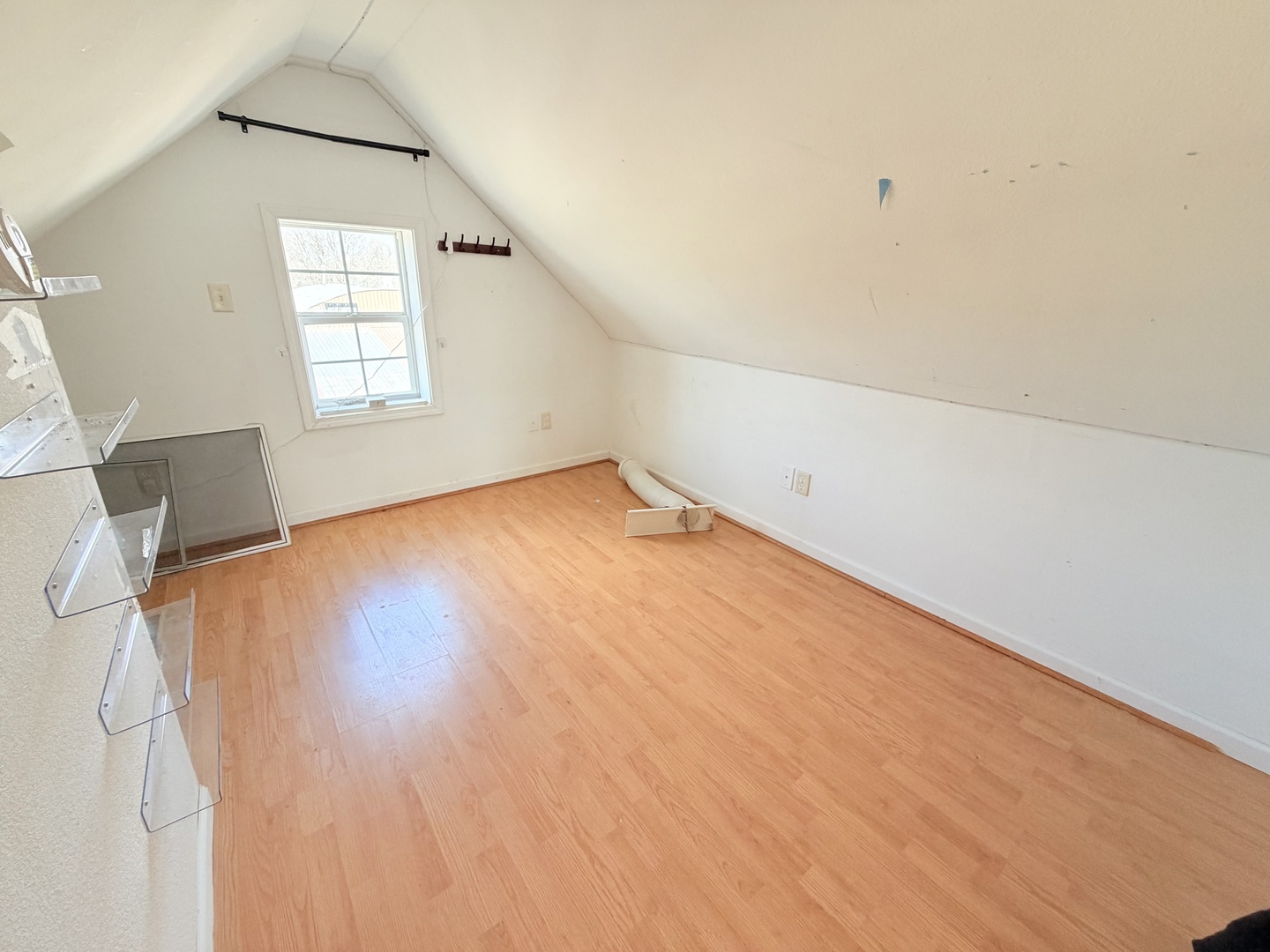 608 West Cedar Street Le Roy, IL 61752 - Photo 16 of 17 an empty room with windows and closet
