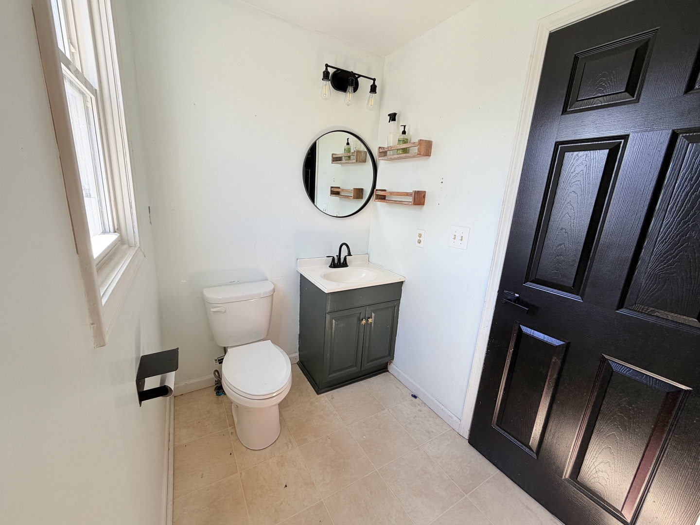 608 West Cedar Street Le Roy, IL 61752 - Photo 9 of 17 a bathroom with a toilet a sink and a mirror