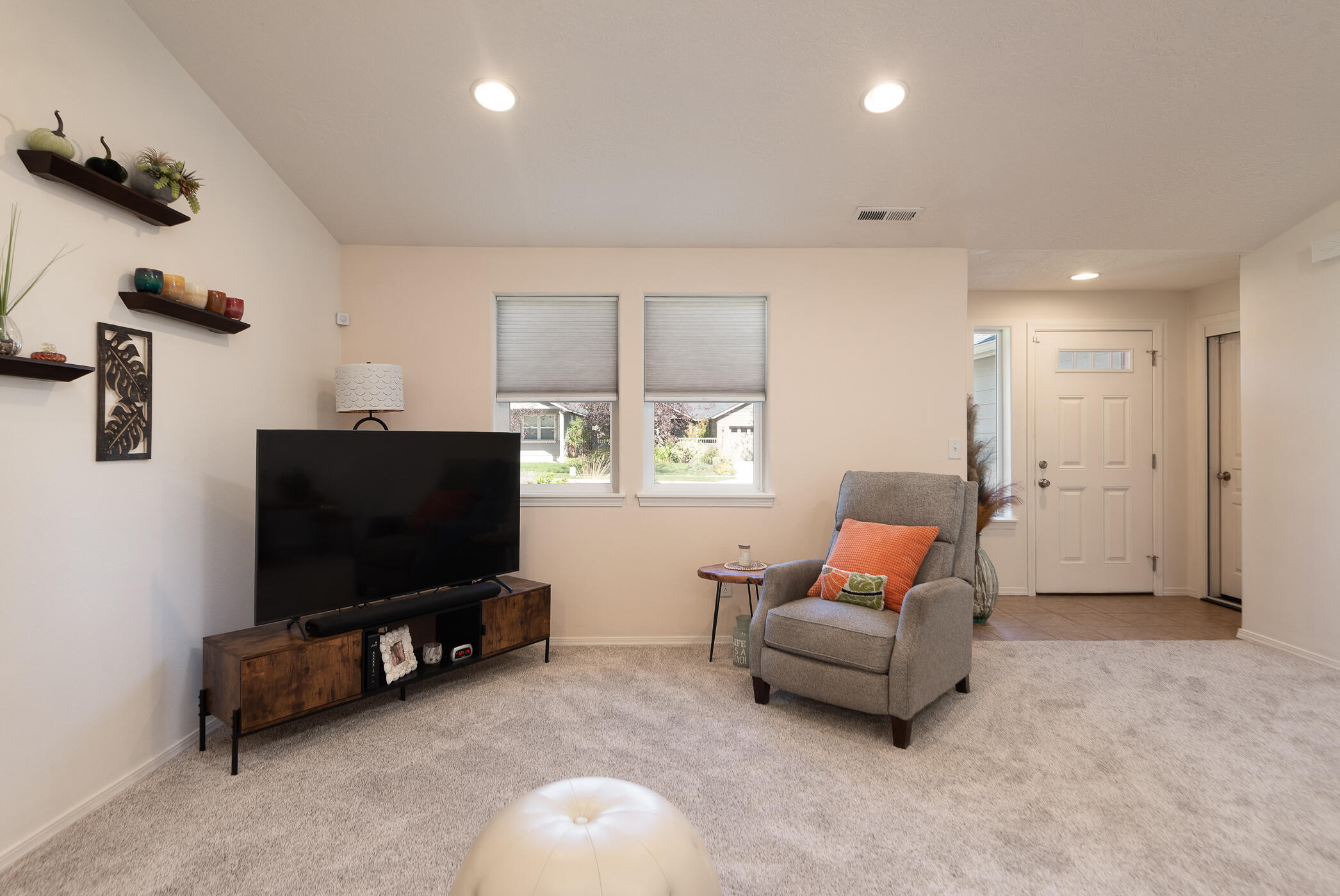 2807 Northeast Spring Water Place Bend, OR 97701 - Photo 3 of 21 03