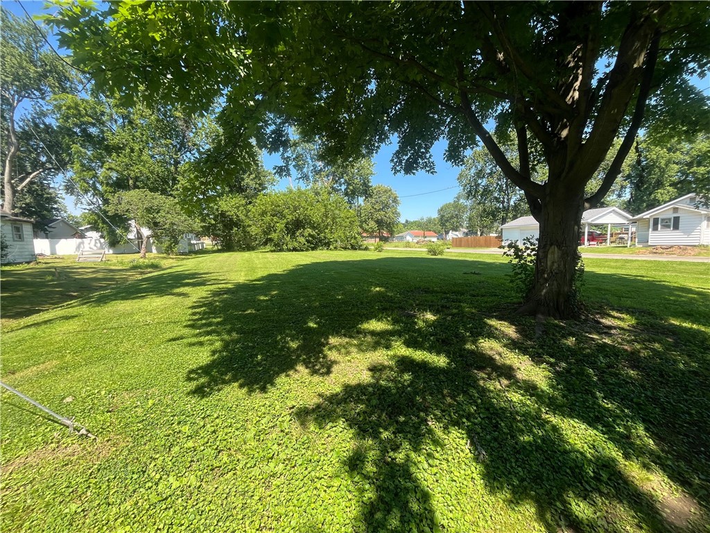 899 Cherry Street Marshall, IL 62441 - Photo 2 of 5