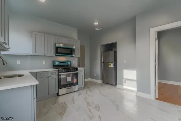 $2,500 | 882 South 14th Street, Unit 3, Newark, NJ 07108