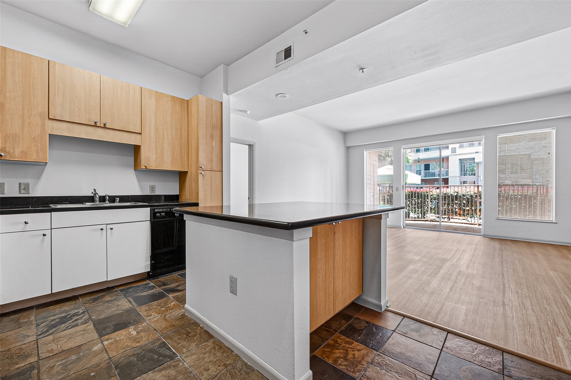 3505 Sage Road, Unit 115 Houston, TX 77056 - Photo 4 of 30 Gallery Image 4