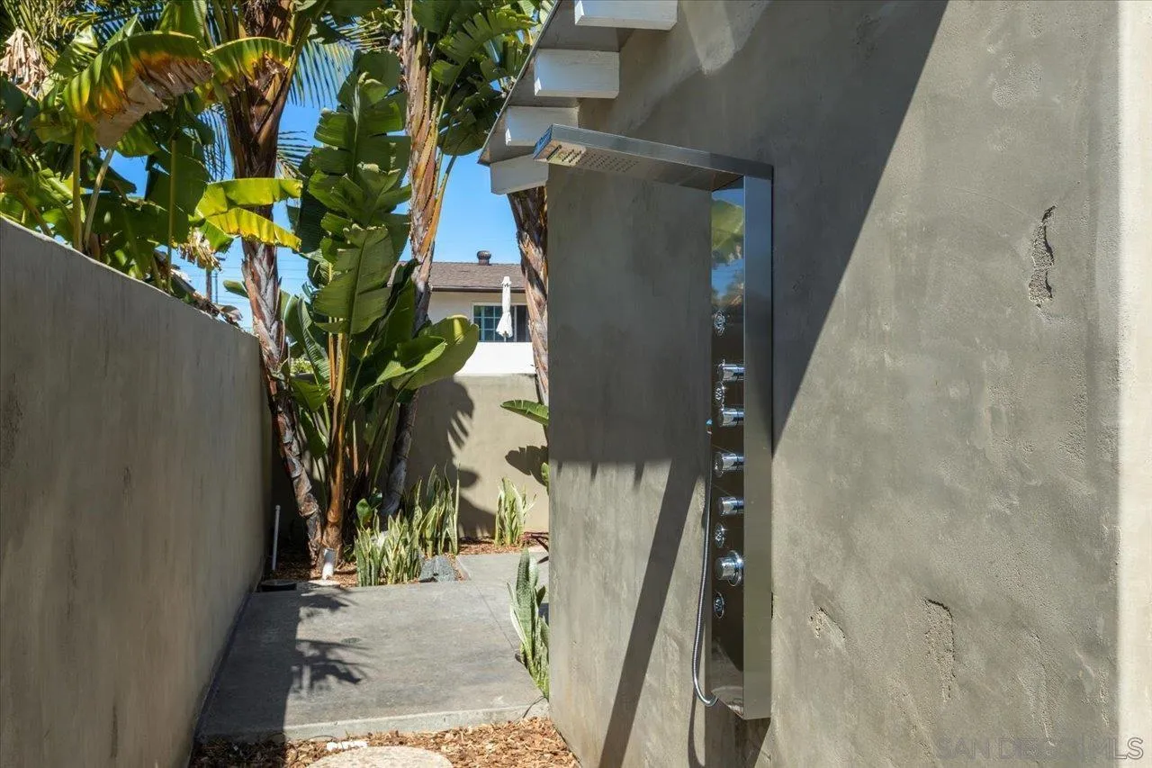 1066 Melba Road Encinitas, CA 92024 - Photo 32 of 54 a view of a flower pot