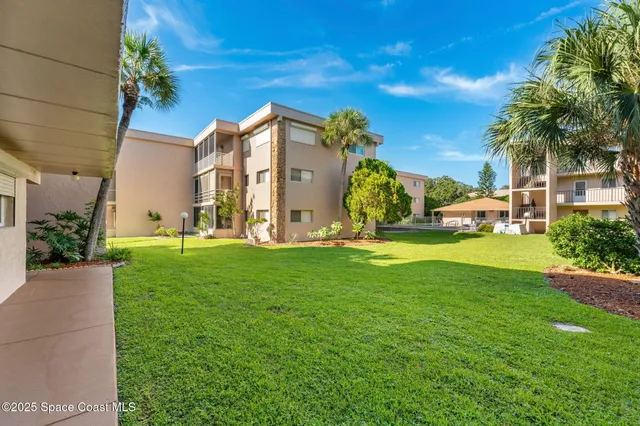 a view of a house with a big yard