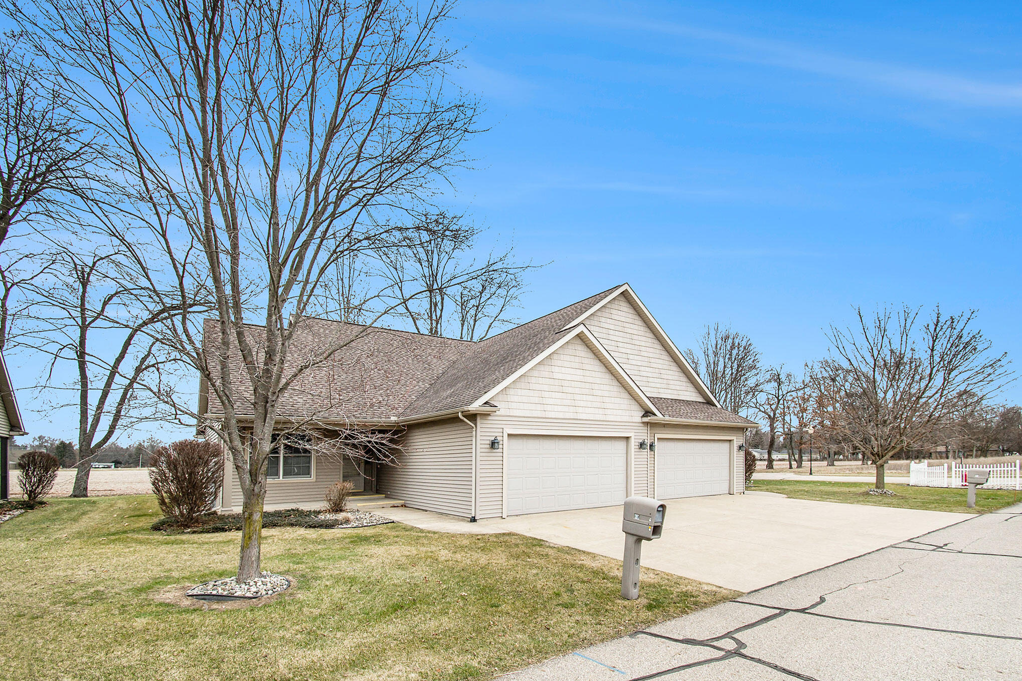 600 Bush Boulevard, Unit 14 Three Rivers, MI 49093 - Photo 1 of 17 DSC_1602