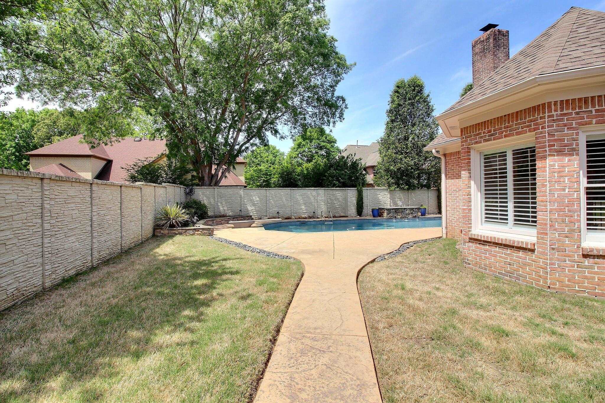 595 Kenrose Street Collierville, TN 38017 - Photo 38 of 38 a view of a backyard with a large tree
