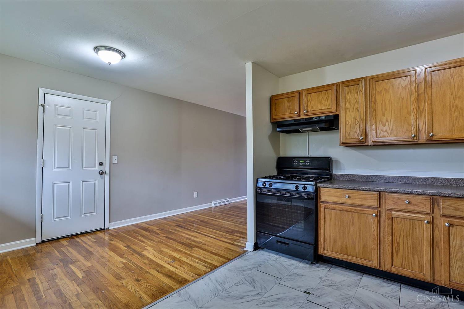 9234 Pippin Road Cincinnati, OH 45231 - Photo 10 of 23