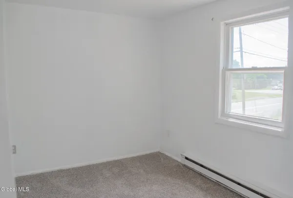 $1,500 | Undisclosed Address, Castleton-on-Hudson, NY 12033