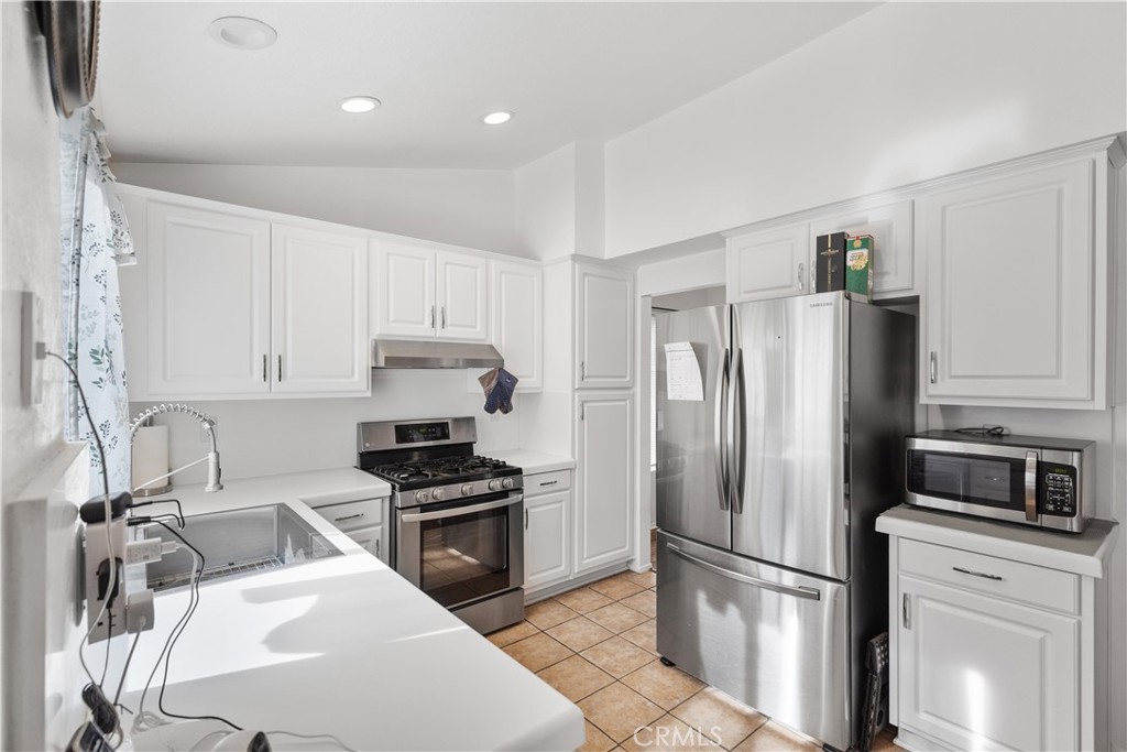 31133 Vía Gilberto Temecula, CA 92592 - Photo 3 of 30