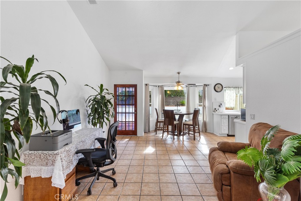 31133 Vía Gilberto Temecula, CA 92592 - Photo 7 of 30