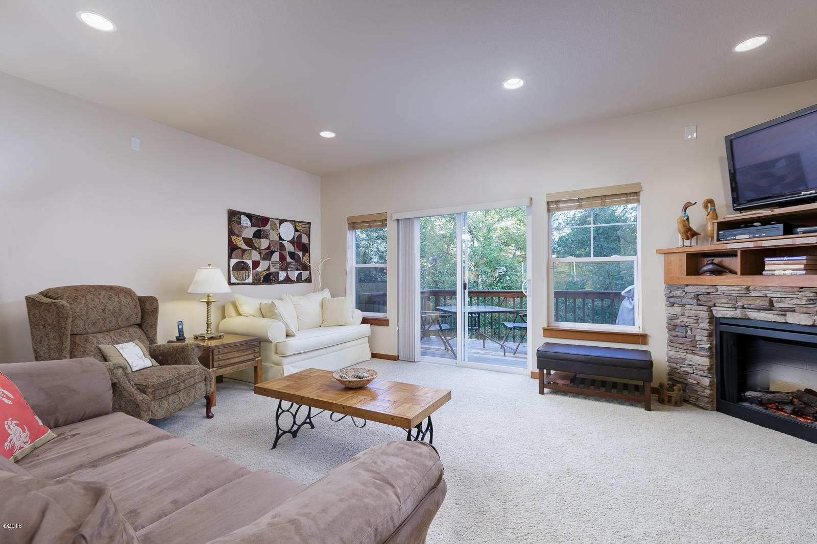 6456 Shade Street Cloverdale, OR 97112 - Photo 2 of 18 Living room
