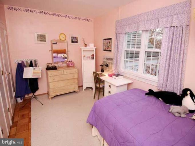 3237 Gunston Road, Unit 104 Alexandria, VA 22302 - Photo 11 of 16 a bedroom with a bed and a window