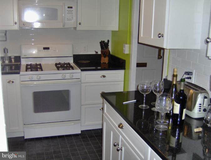 3237 Gunston Road, Unit 104 Alexandria, VA 22302 - Photo 4 of 16 a kitchen with cabinets and appliances