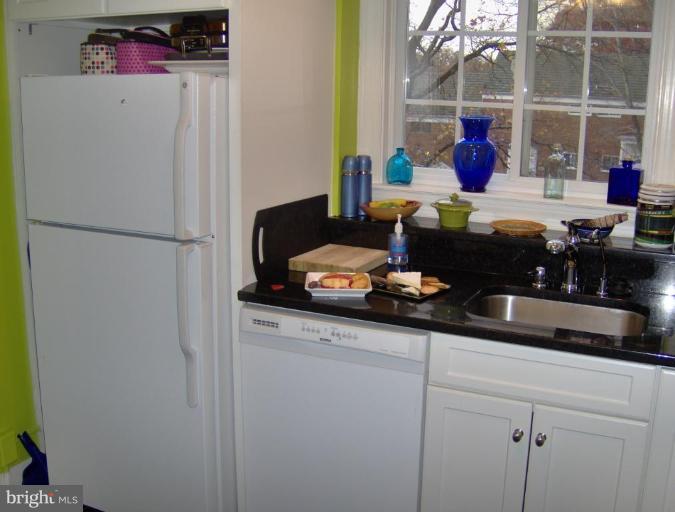 3237 Gunston Road, Unit 104 Alexandria, VA 22302 - Photo 5 of 16 a kitchen with a refrigerator and a stove