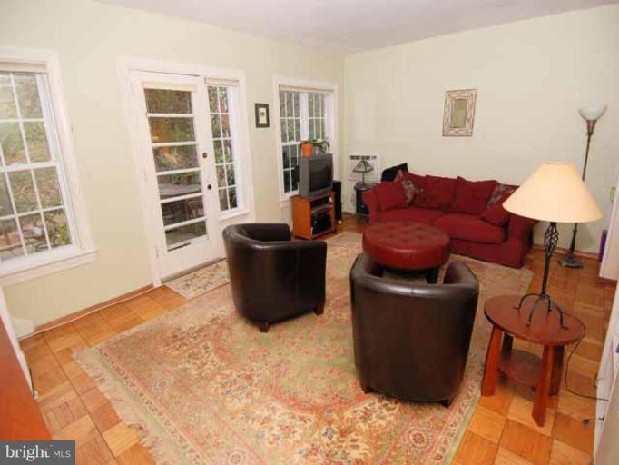 3237 Gunston Road, Unit 104 Alexandria, VA 22302 - Photo 8 of 16 a living room with furniture and a window