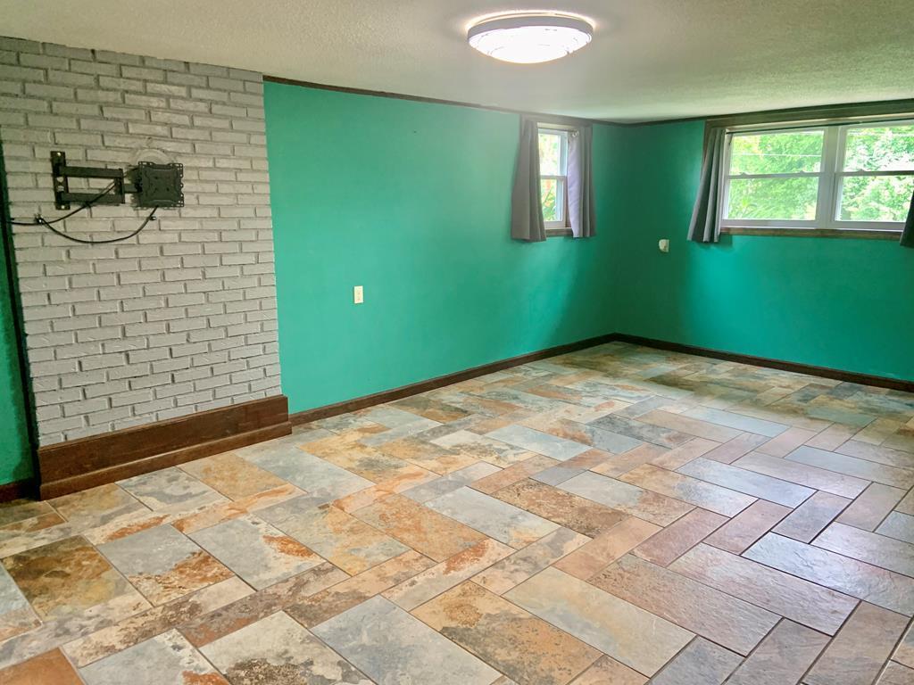 677 Sam Martin Road Dandridge, TN 37725 - Photo 20 of 38 extra room down