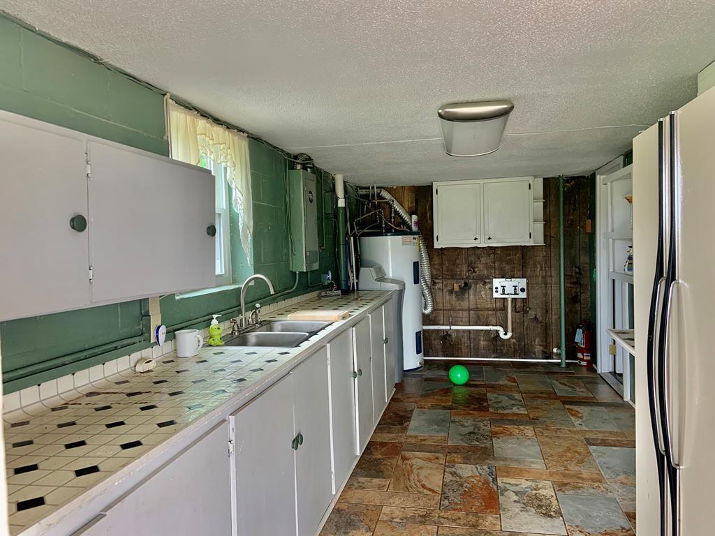 677 Sam Martin Road Dandridge, TN 37725 - Photo 26 of 38 utiltiy room down