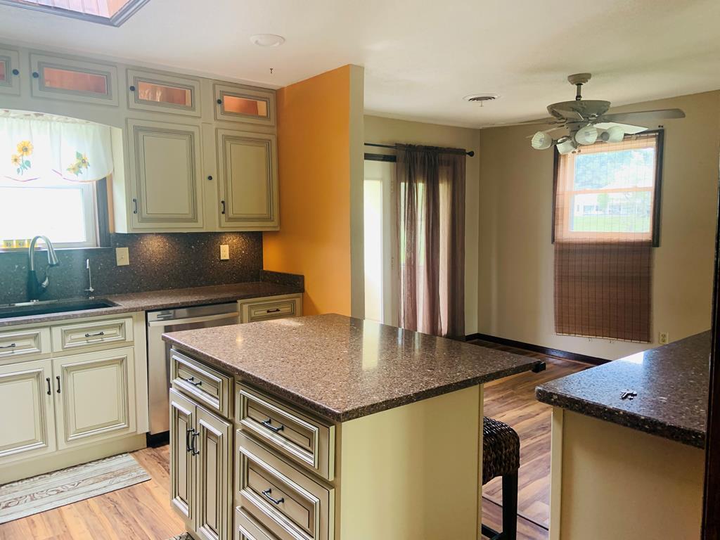 677 Sam Martin Road Dandridge, TN 37725 - Photo 7 of 38 kitche 3