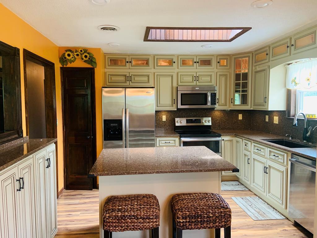 677 Sam Martin Road Dandridge, TN 37725 - Photo 8 of 38 kitchen