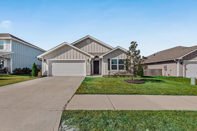 $319,900 | 412 Scarborough Street, Crestview, FL 32539