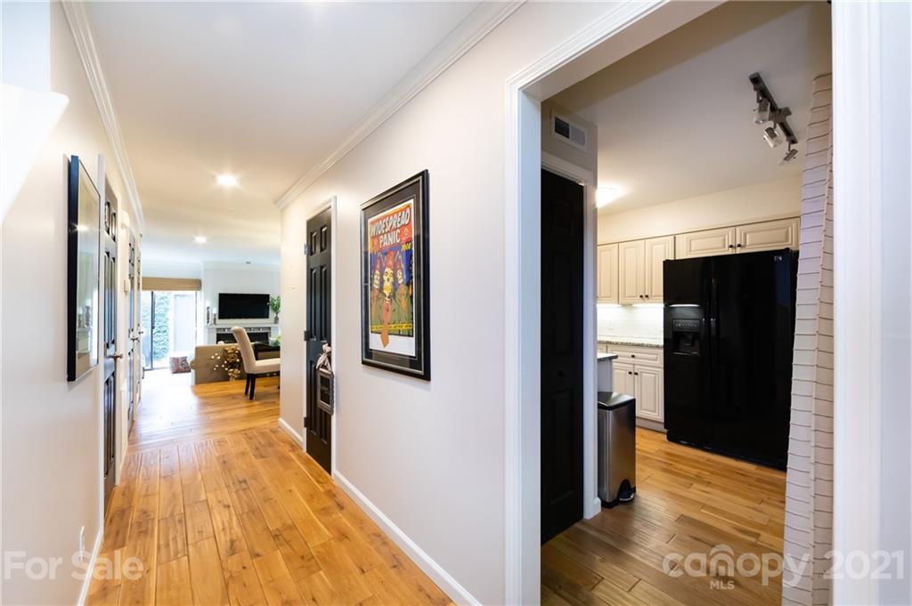 5811 Sharon Road, Unit A Charlotte, NC 28210 - Photo 6 of 35 Gallery Image 6