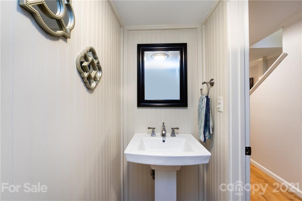 5811 Sharon Road, Unit A Charlotte, NC 28210 - Photo 7 of 35 Gallery Image 7