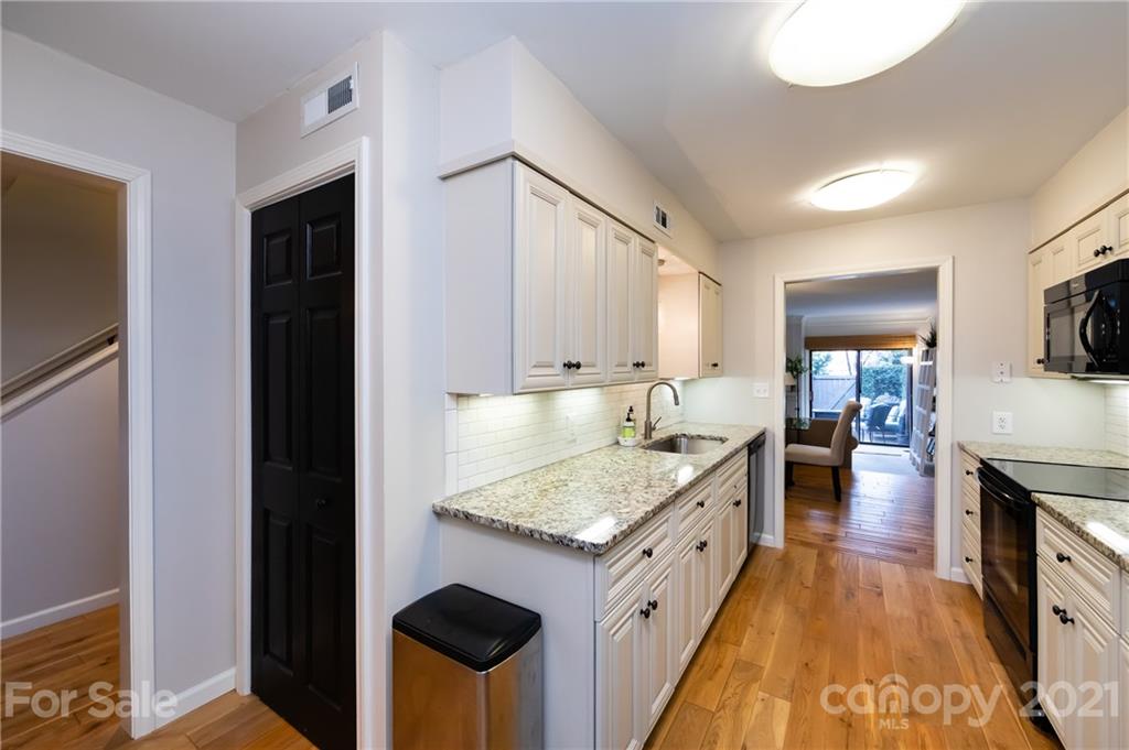 5811 Sharon Road, Unit A Charlotte, NC 28210 - Photo 8 of 35 Gallery Image 8