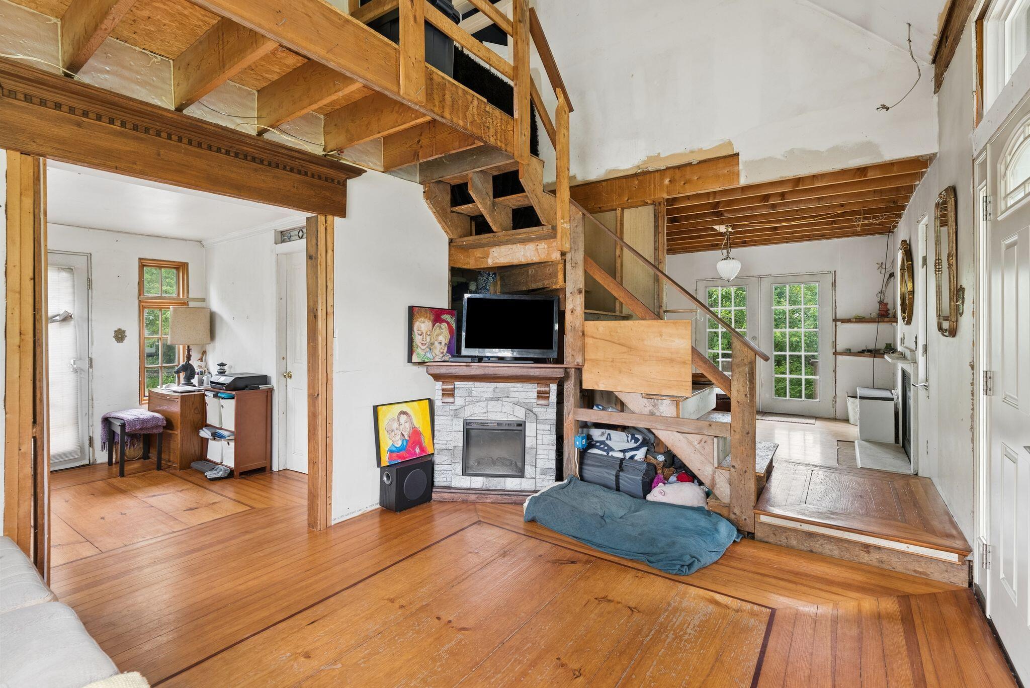 85 Old Port Road Kennebunk, ME 04043 - Photo 11 of 33 Living Room With Cathedral Ceiling
