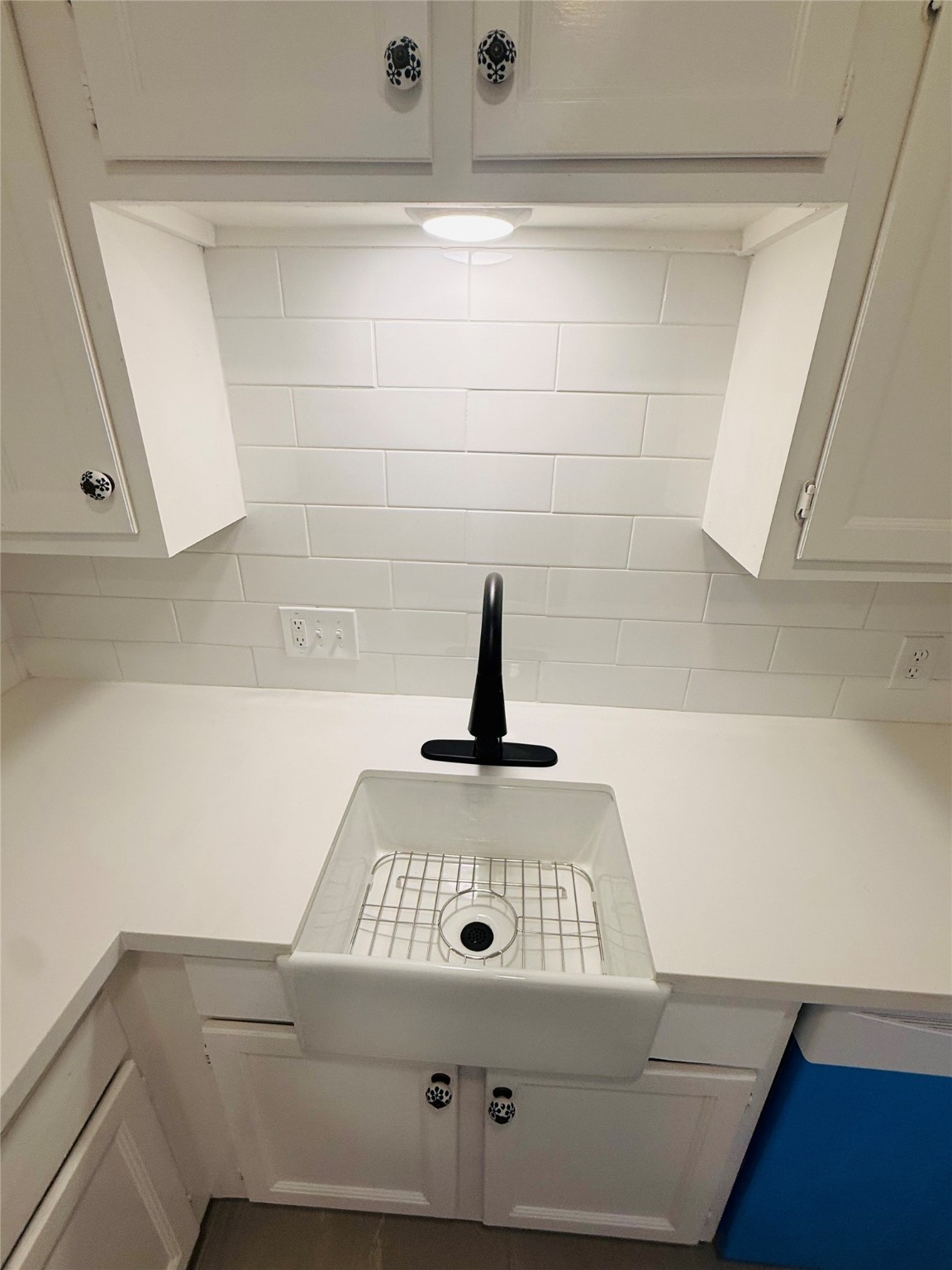 1848 Portsmouth Street, Unit 3 Houston, TX 77098 - Photo 2 of 16 a close view of stove