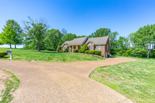 $629,440 | 325 Clearview Drive, Springfield, TN 37172
