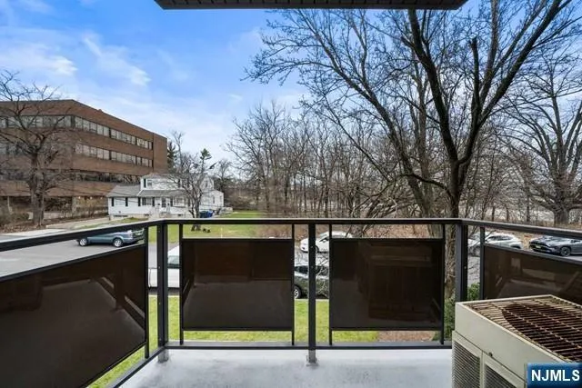 $1,950 | 279 Clark Street, Unit B2, Hackensack, NJ 07601