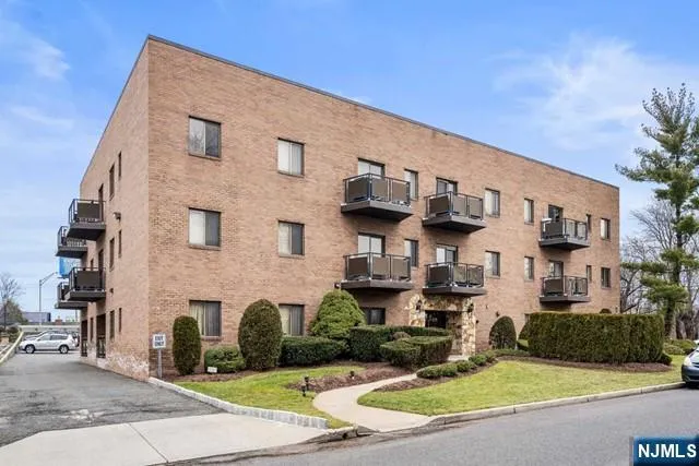 $1,950 | 279 Clark Street, Unit B2, Hackensack, NJ 07601