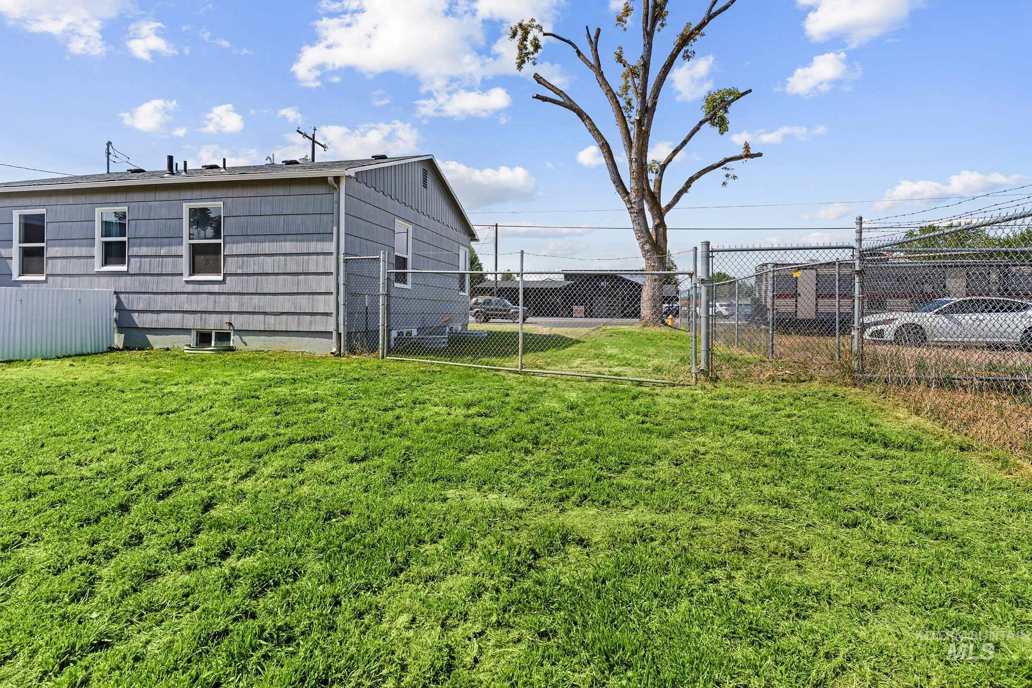 619 Thain Road Lewiston, ID 83501 - Photo 42 of 44 Expansive grassy yard with chain-link fencing enclosing the property