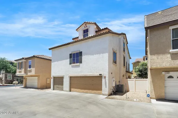 $2,250 | 751 North Port Drive, Gilbert, AZ 85233