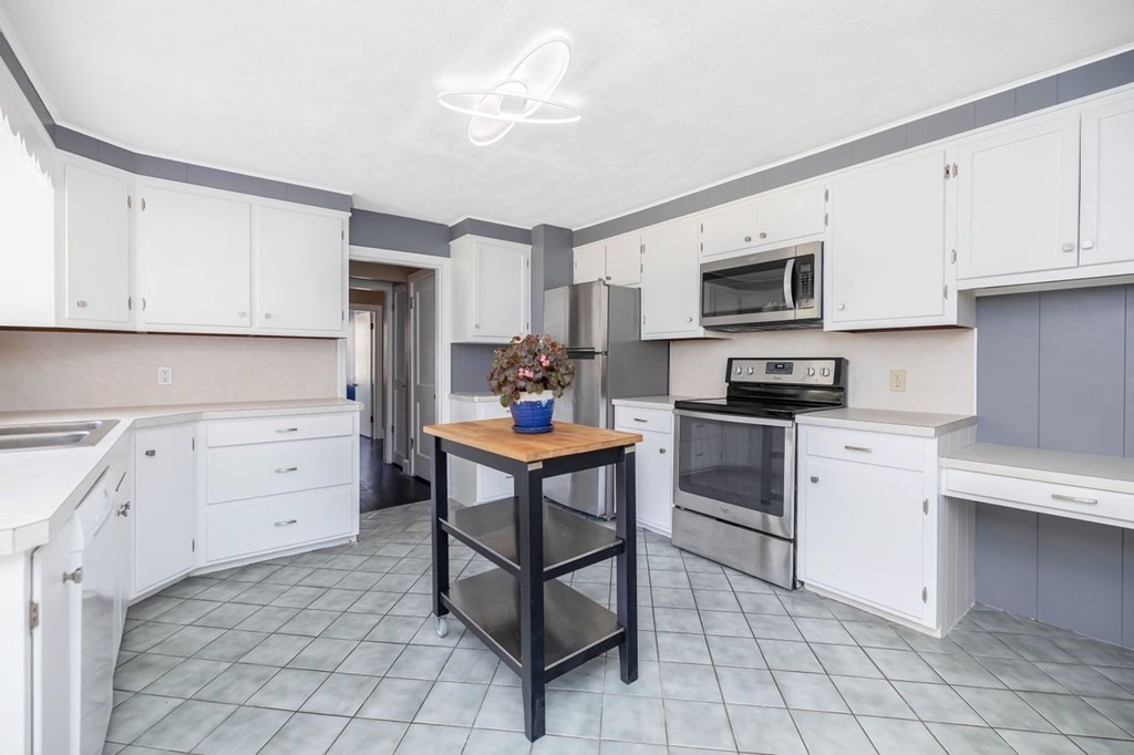 15 Merrill Road Wilbraham, MA 01095 - Photo 13 of 34 Gallery Image 13