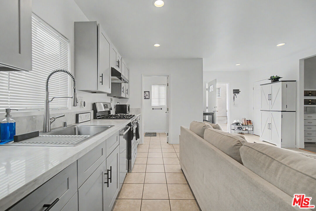 12045 Rives Avenue Downey, CA 90242 - Photo 19 of 26 Gallery Image 19