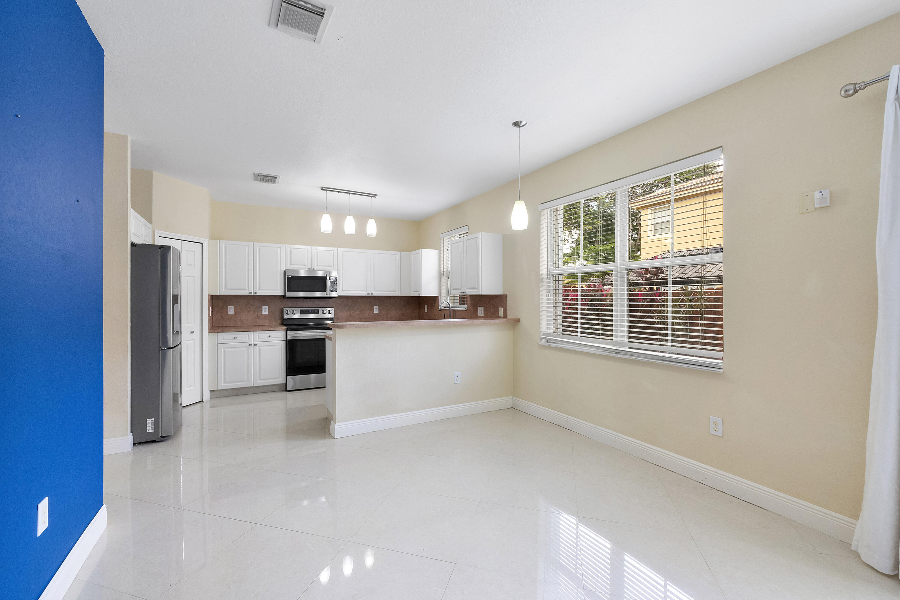 13743 Southwest 116th Terrace Miami, FL 33186 - Photo 14 of 44 13743 Sw 116th Terr_015