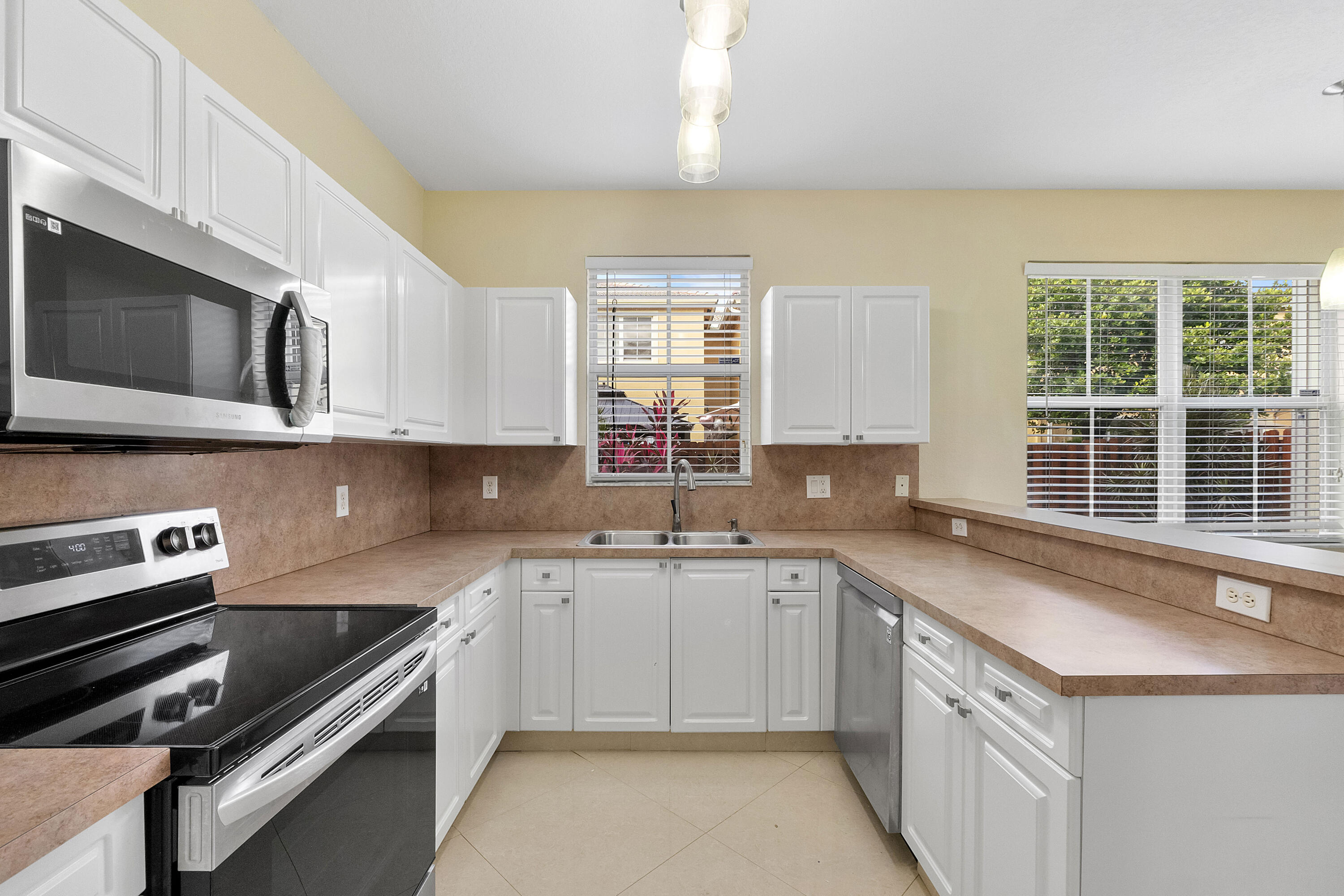 13743 Southwest 116th Terrace Miami, FL 33186 - Photo 17 of 44 13743 Sw 116th Terr_018