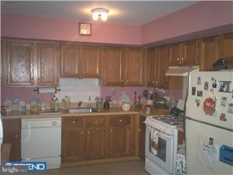 818 Crestview Road Philadelphia, PA 19128 - Photo 7 of 10 Kitchen